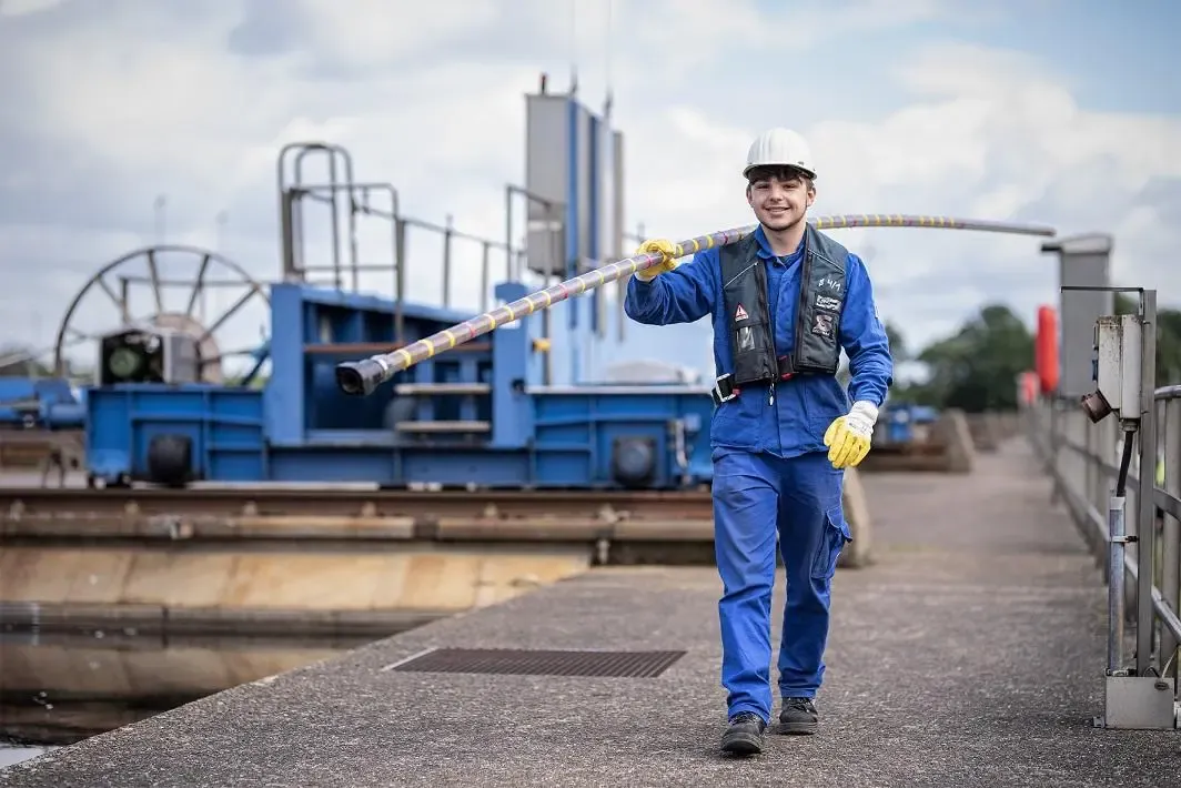 Auszubildender der EGK im Bereich Abwassertechnik