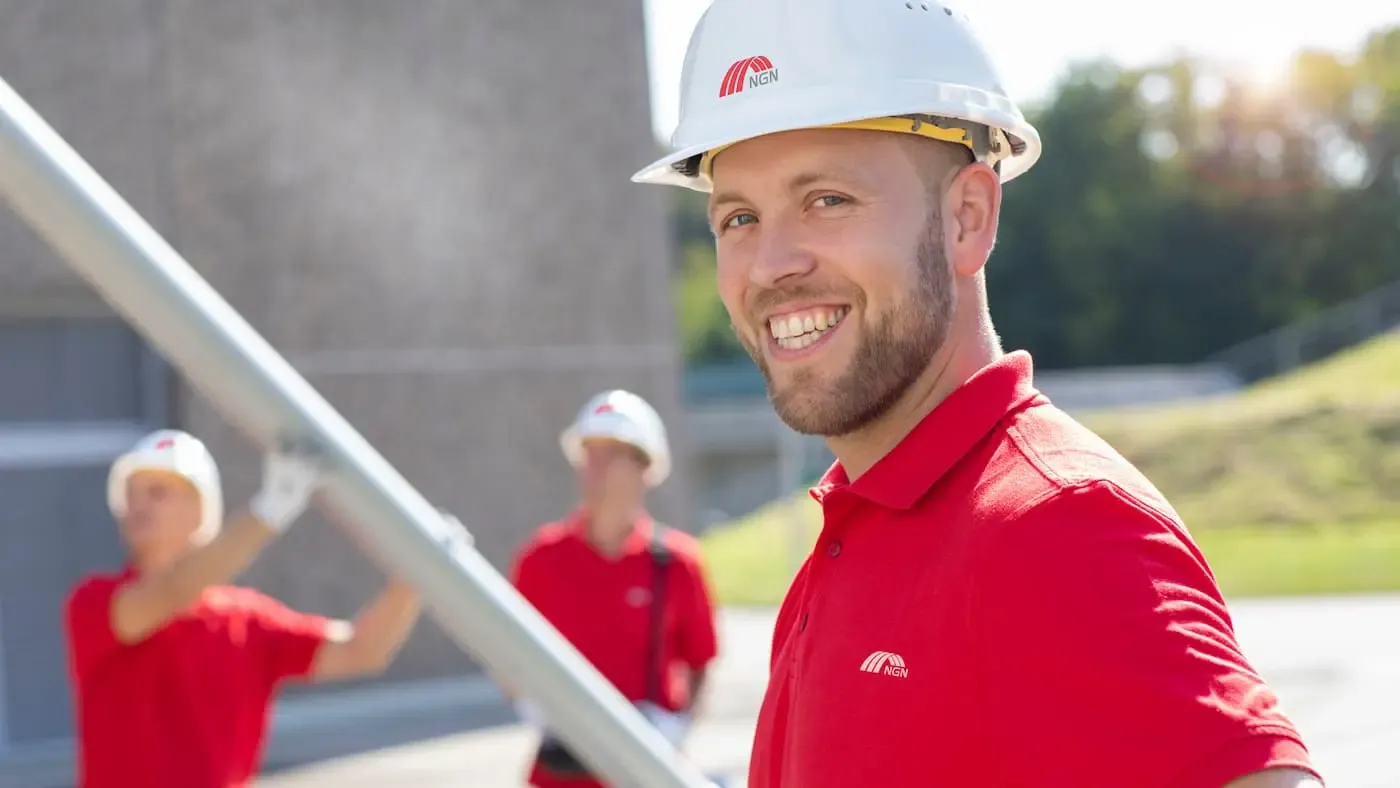 NGN Kollege lächelt freundlich in die Kamera