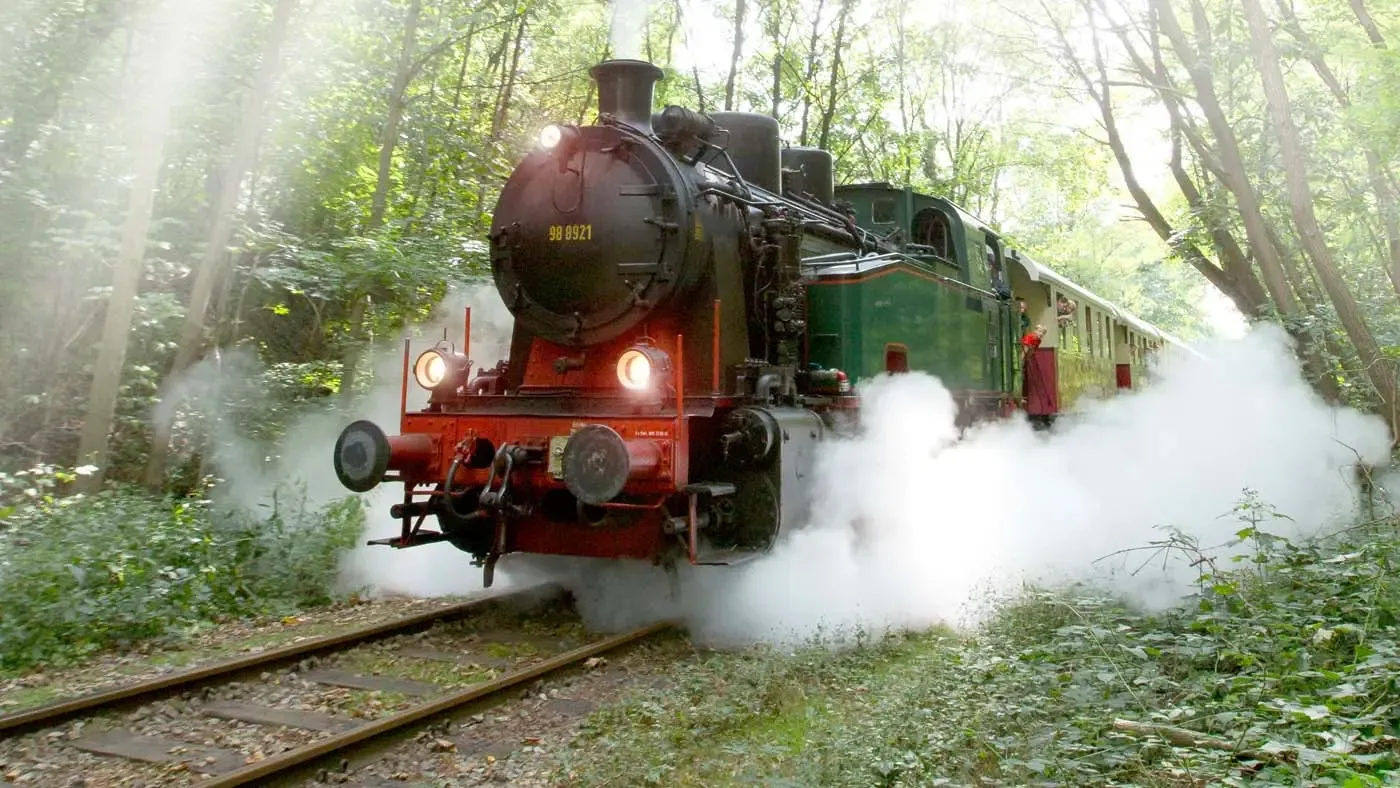 Historische Dampflok Schluff während der Fahrt in Krefeld